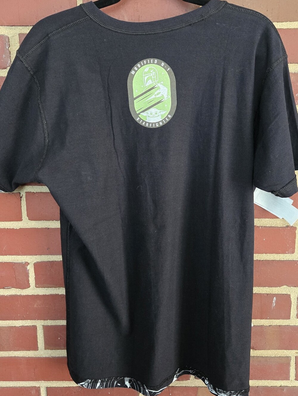 Star Wars Mandalorian Reversible Grogu Baby Yoda Tee Men's Medium Black - Picture 6 of 8